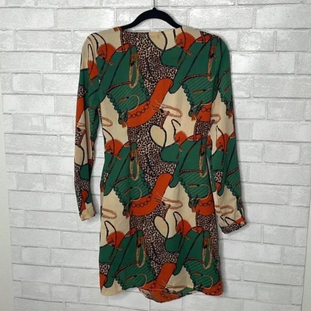 NWT Boohoo Satin Chain Print Twist Shift Dress - Picture 8 of 13